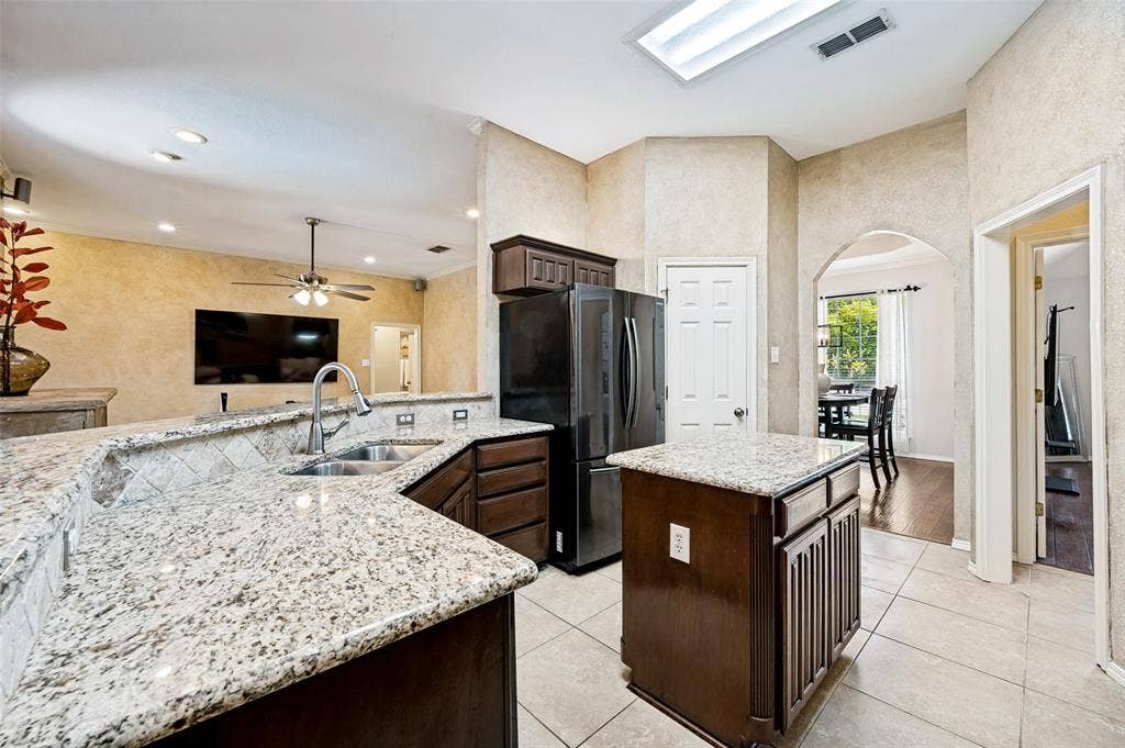 5104 Independence Avenue, Arlington, TX 76017