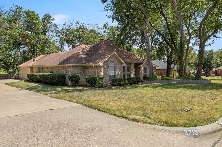 Property photo for 3715 Dahlia Drive, Grand Prairie, TX