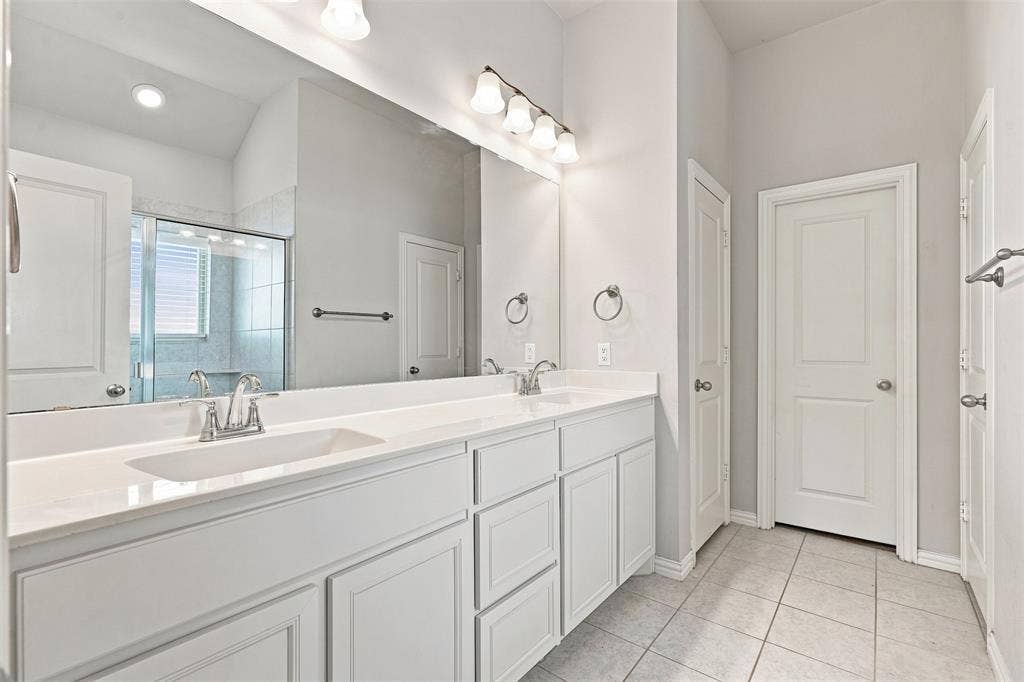 Dual vanity with integrated sinks and white cabinetry