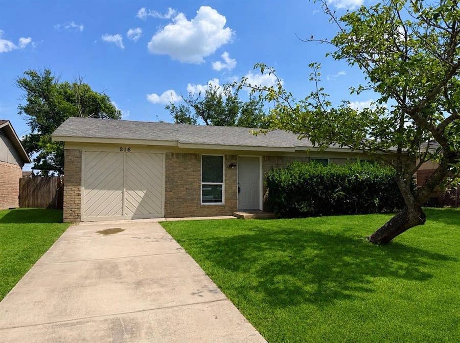 Property photo for 216 Woodgrove Street, Mesquite, TX