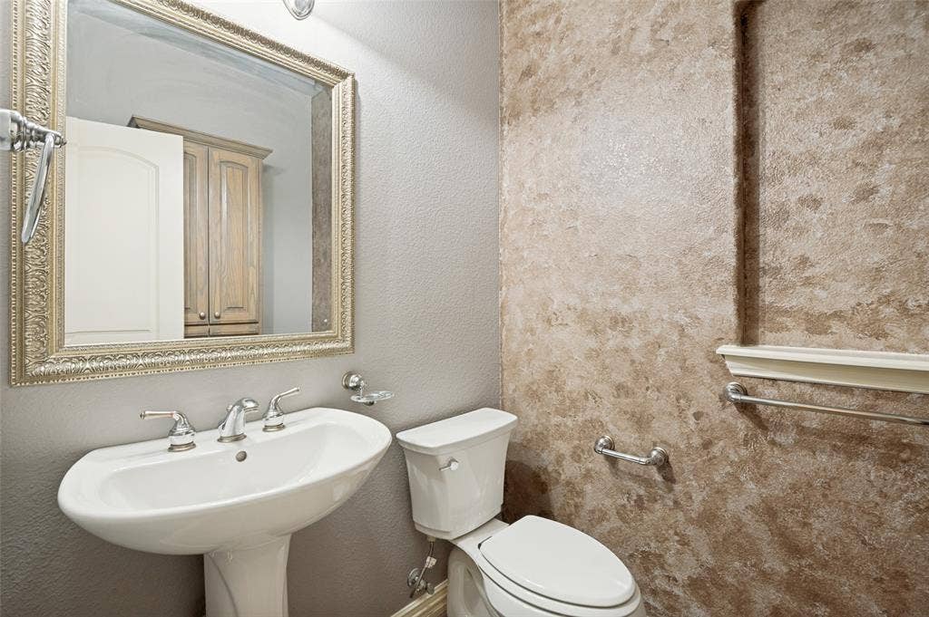 1533 Estates Way, Carrollton, TX 75006 1533 Estates Way, Carrollton, TX 75006