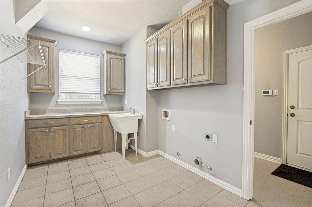 1533 Estates Way, Carrollton, TX 75006 1533 Estates Way, Carrollton, TX 75006