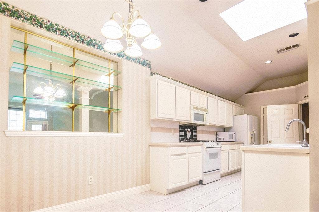 8017 Springmoss Drive, Plano, TX 75025 8017 Springmoss Drive, Plano, TX 75025