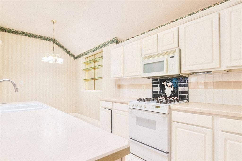 8017 Springmoss Drive, Plano, TX 75025 8017 Springmoss Drive, Plano, TX 75025