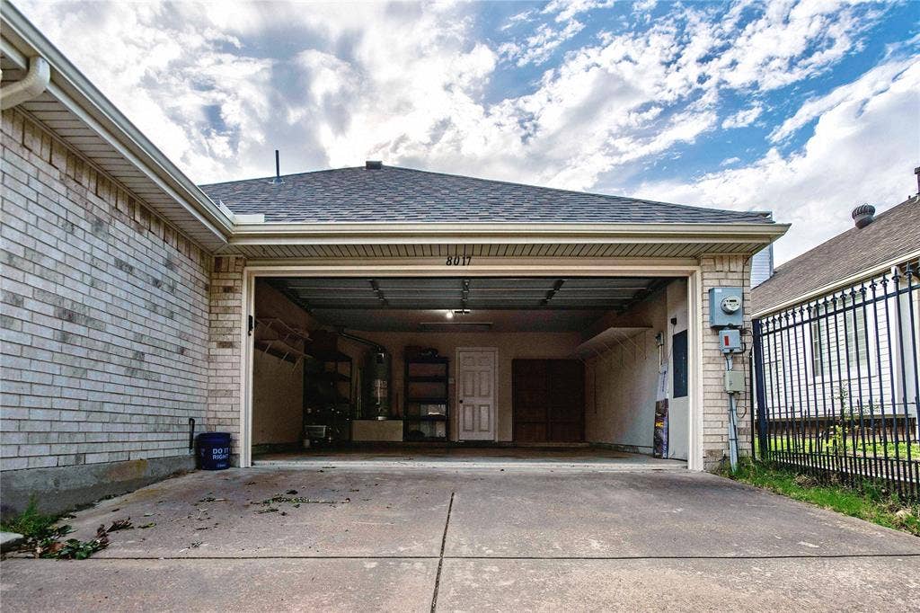 8017 Springmoss Drive, Plano, TX 75025 8017 Springmoss Drive, Plano, TX 75025