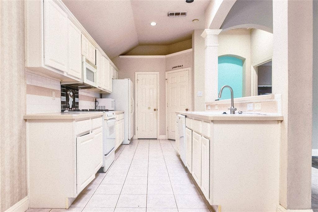 8017 Springmoss Drive, Plano, TX 75025 8017 Springmoss Drive, Plano, TX 75025