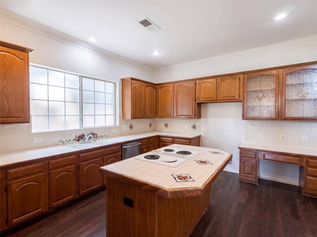 7645 Hove Court, Plano, TX 75025 7645 Hove Court, Plano, TX 75025