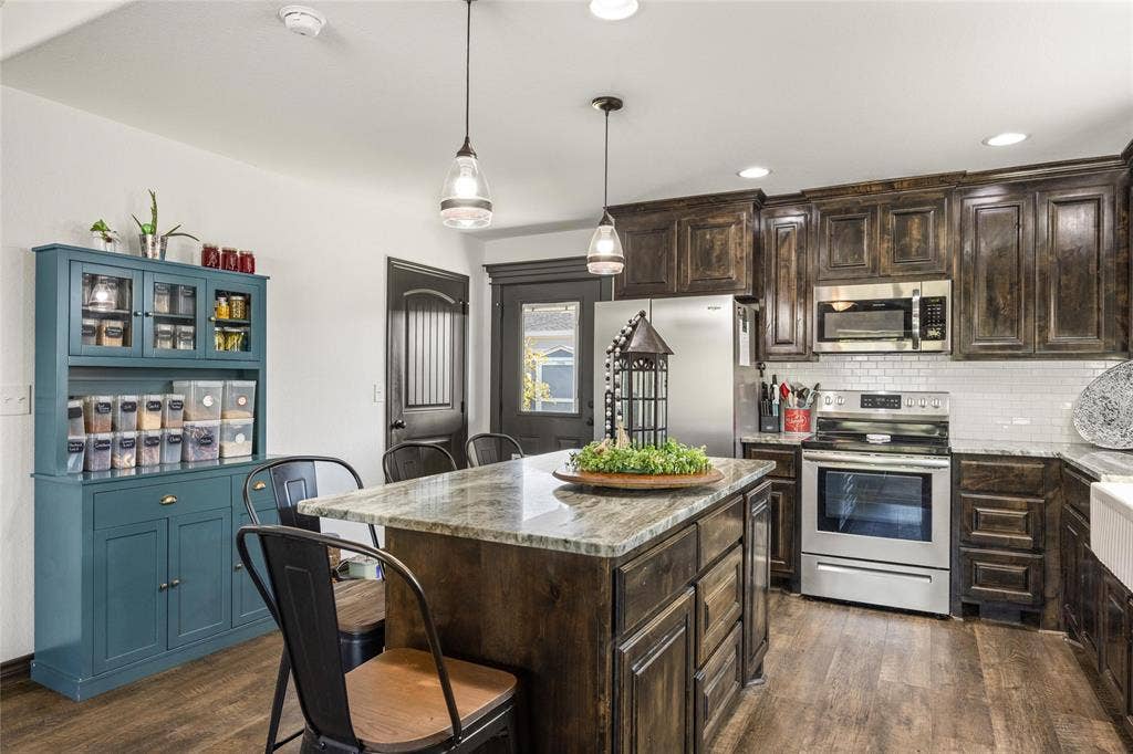2605 Dove Trail, Granbury, TX 76048 2605 Dove Trail, Granbury, TX 76048