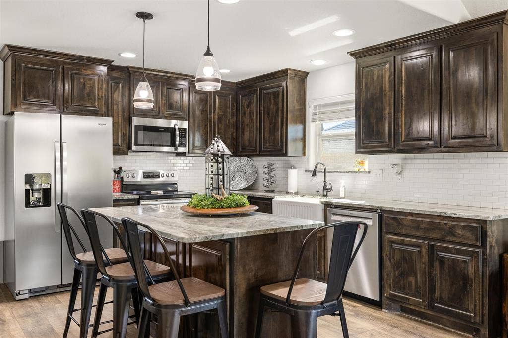 2605 Dove Trail, Granbury, TX 76048 2605 Dove Trail, Granbury, TX 76048