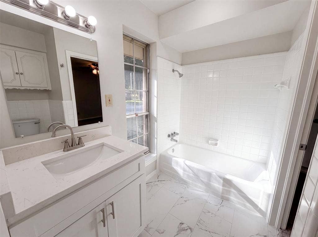 821 Glen Oaks Boulevard, Dallas, TX 75232 821 Glen Oaks Boulevard, Dallas, TX 75232