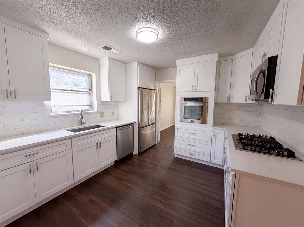 821 Glen Oaks Boulevard, Dallas, TX 75232 821 Glen Oaks Boulevard, Dallas, TX 75232