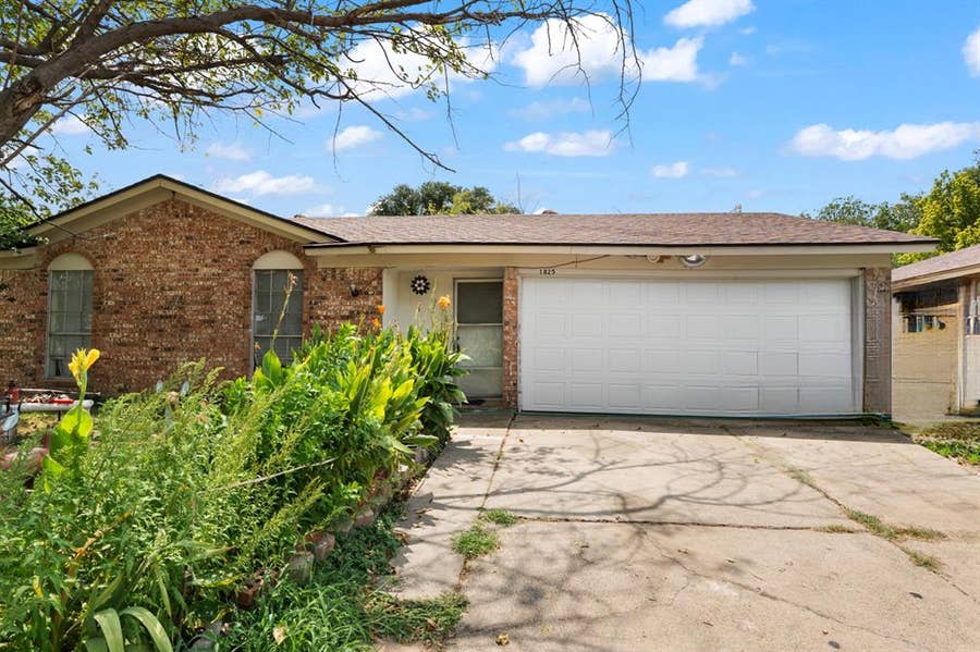 Property photo for 1825 Avenue B, Grand Prairie, TX