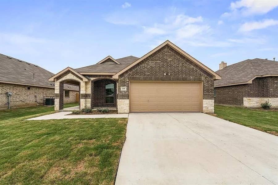 Property photo for 109 N Henrietta Street, Ferris, TX