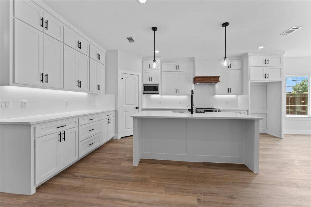 3825 Williamsburg Drive, Garland, TX 75043 3825 Williamsburg Drive, Garland, TX 75043
