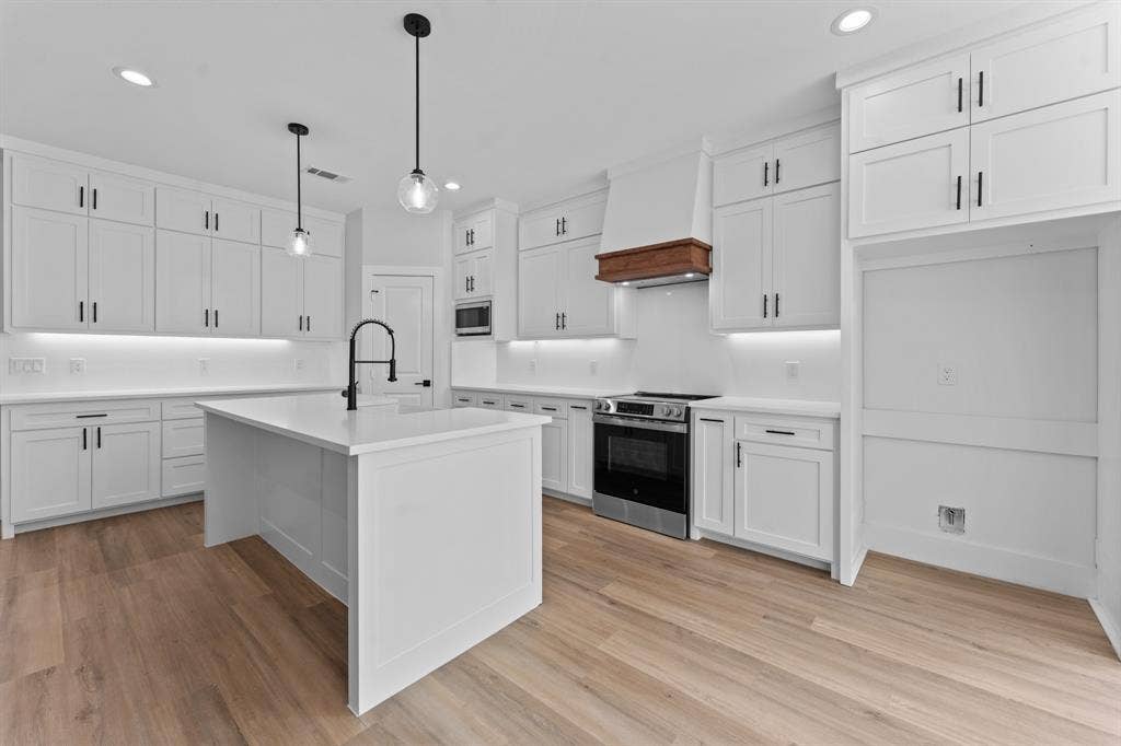 3825 Williamsburg Drive, Garland, TX 75043 3825 Williamsburg Drive, Garland, TX 75043