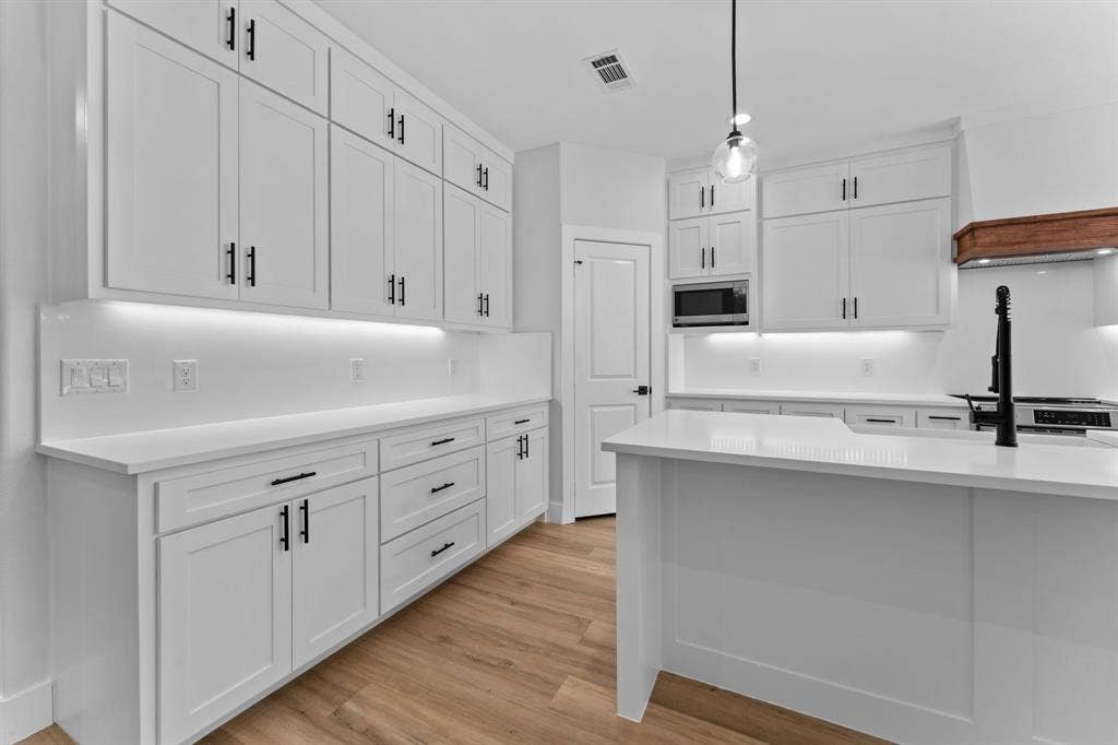 3825 Williamsburg Drive, Garland, TX 75043 3825 Williamsburg Drive, Garland, TX 75043