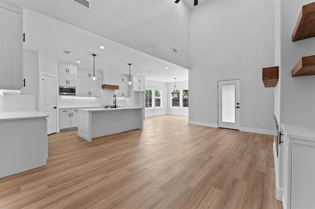 3825 Williamsburg Drive, Garland, TX 75043 3825 Williamsburg Drive, Garland, TX 75043