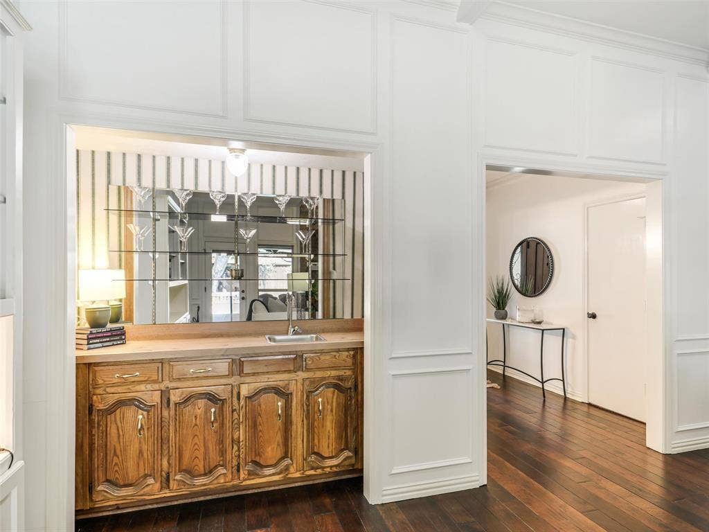 3617 Hackamore Court, Plano, TX 75023 Fun space for drinks and entertaining.
