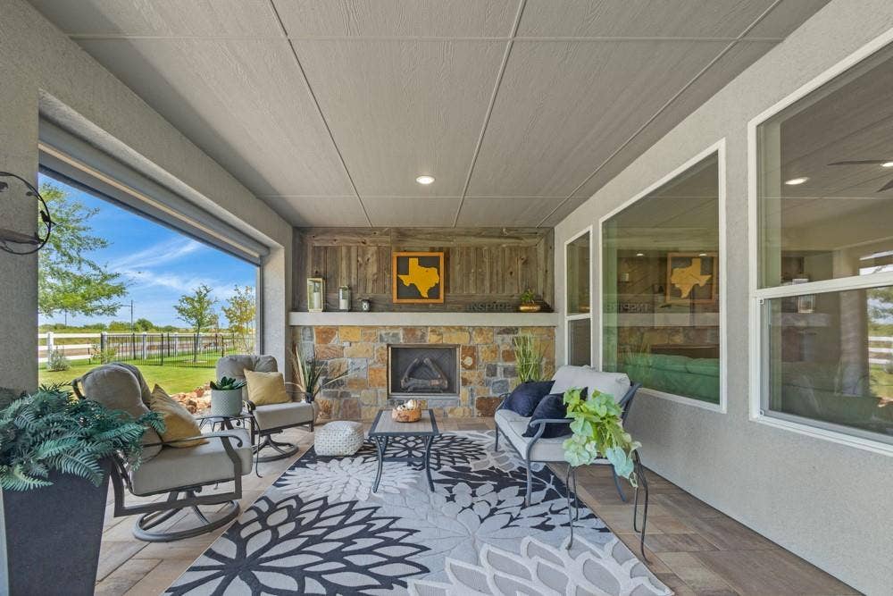 Outdoor Seating Area, Hearth and Fireplace