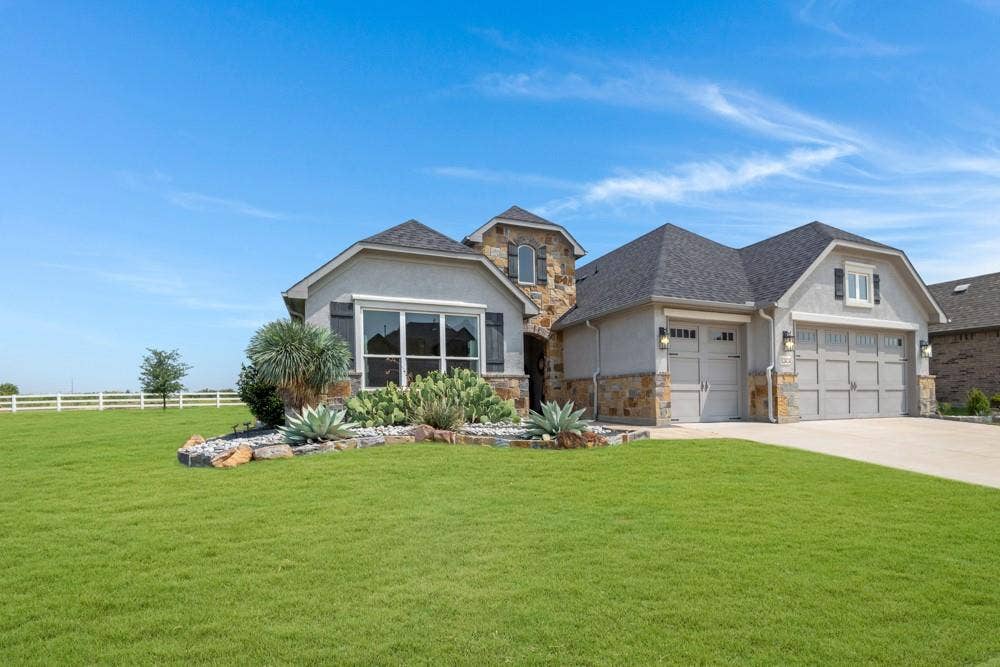 Welcome Home! HOA maintained lot to the west of this property.