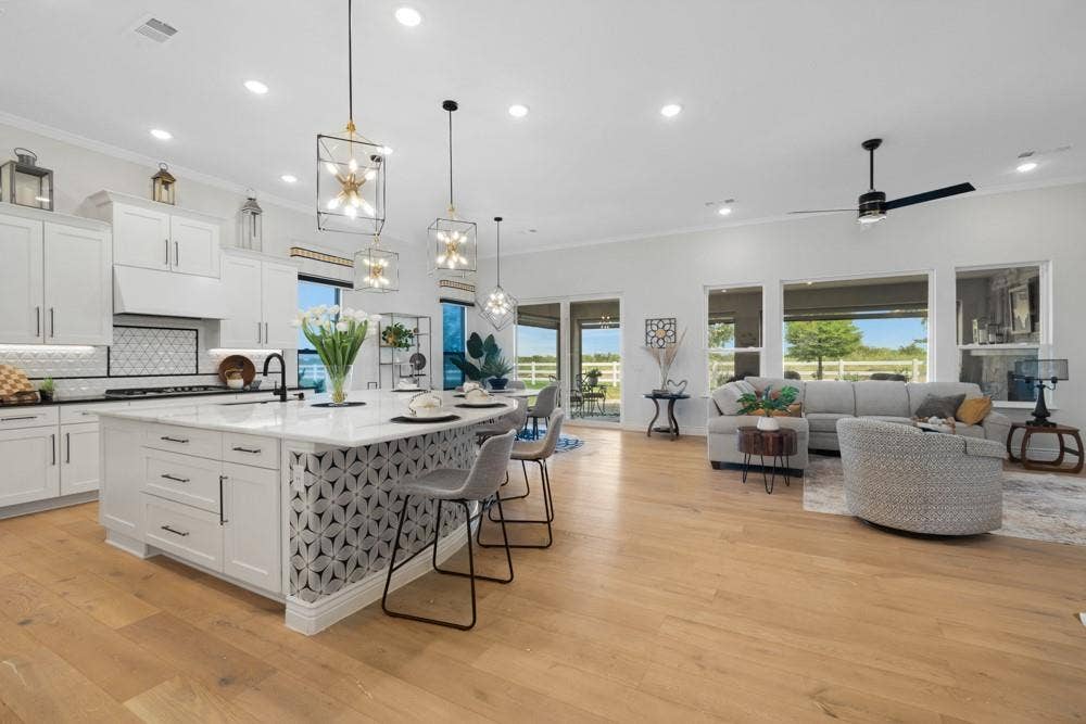 Wow Factor with High Ceilings and Great Lighting