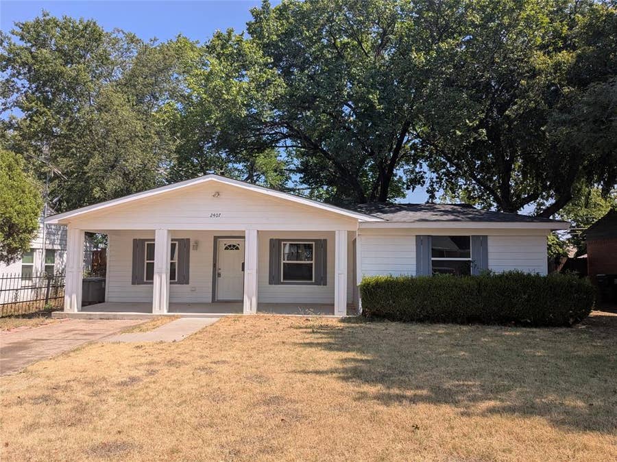 Property photo for 2407 El Capitan Drive, Dallas, TX