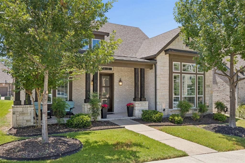 1107 Maverick Drive, Allen, TX 75013 Inviting front porch