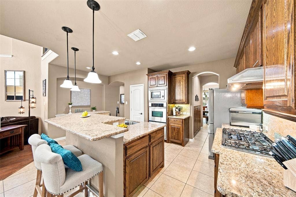 904 Cougar Drive, Allen, TX 75013 904 Cougar Drive, Allen, TX 75013