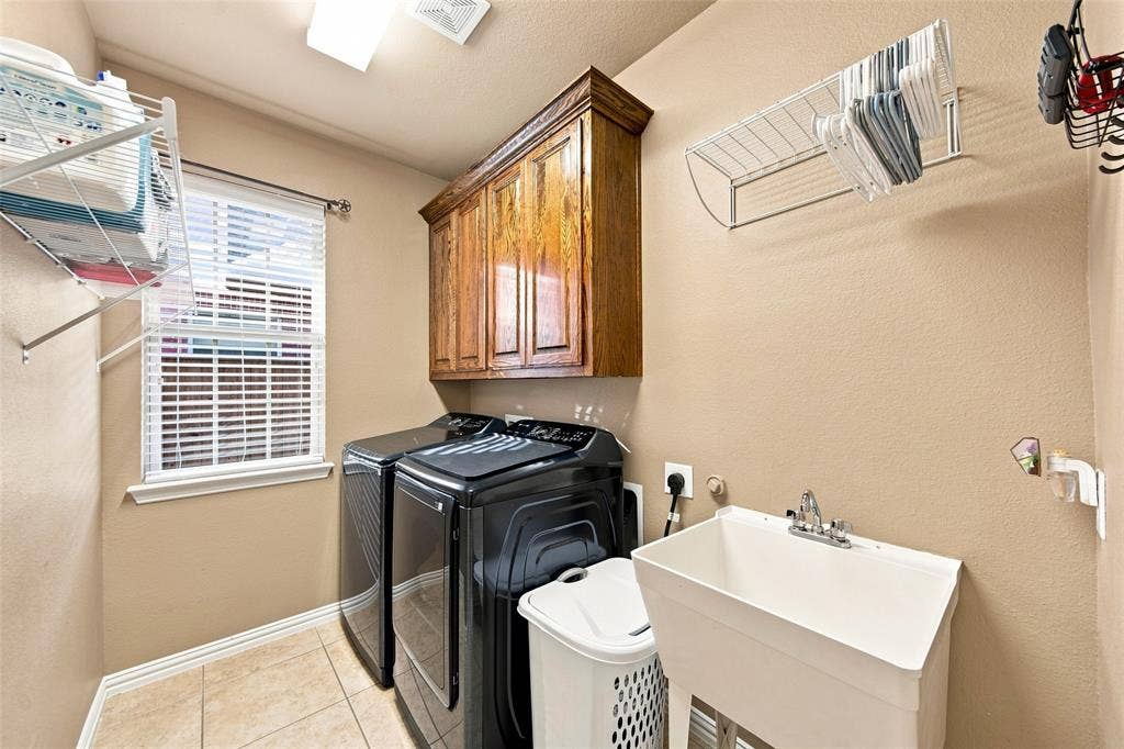 904 Cougar Drive, Allen, TX 75013 904 Cougar Drive, Allen, TX 75013