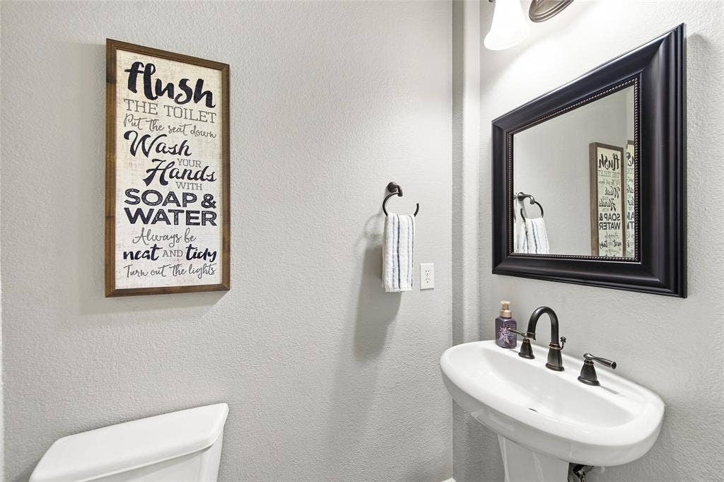 904 Cougar Drive, Allen, TX 75013 904 Cougar Drive, Allen, TX 75013