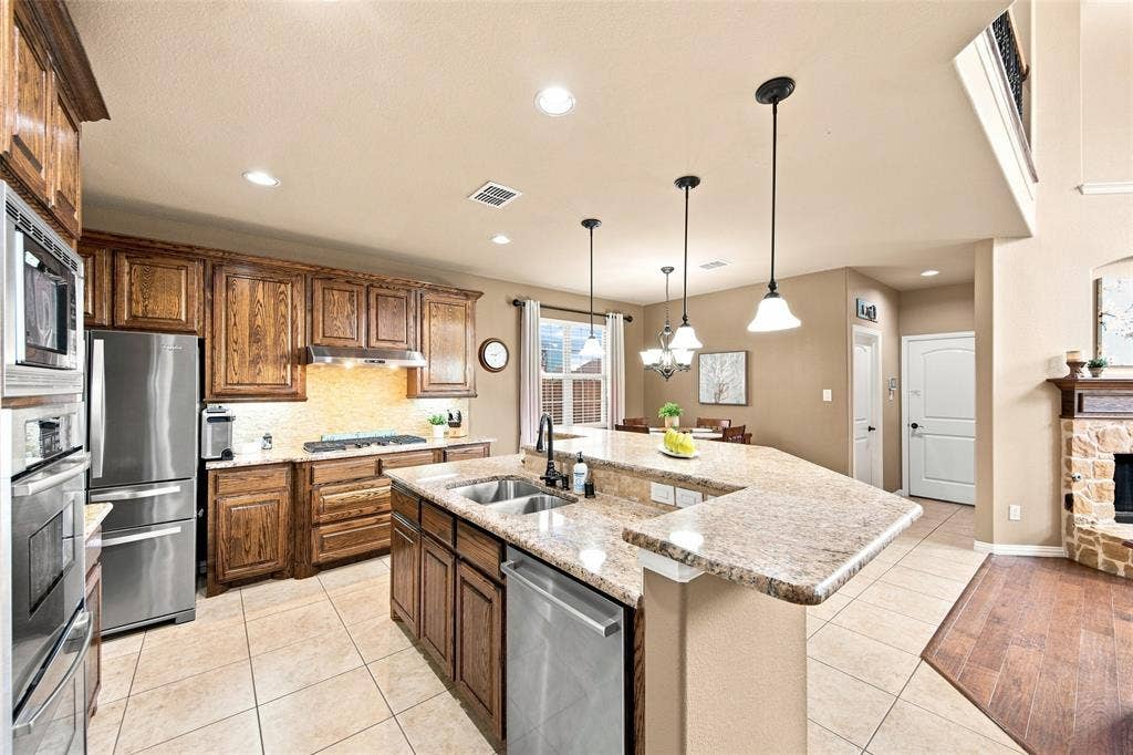 904 Cougar Drive, Allen, TX 75013 904 Cougar Drive, Allen, TX 75013