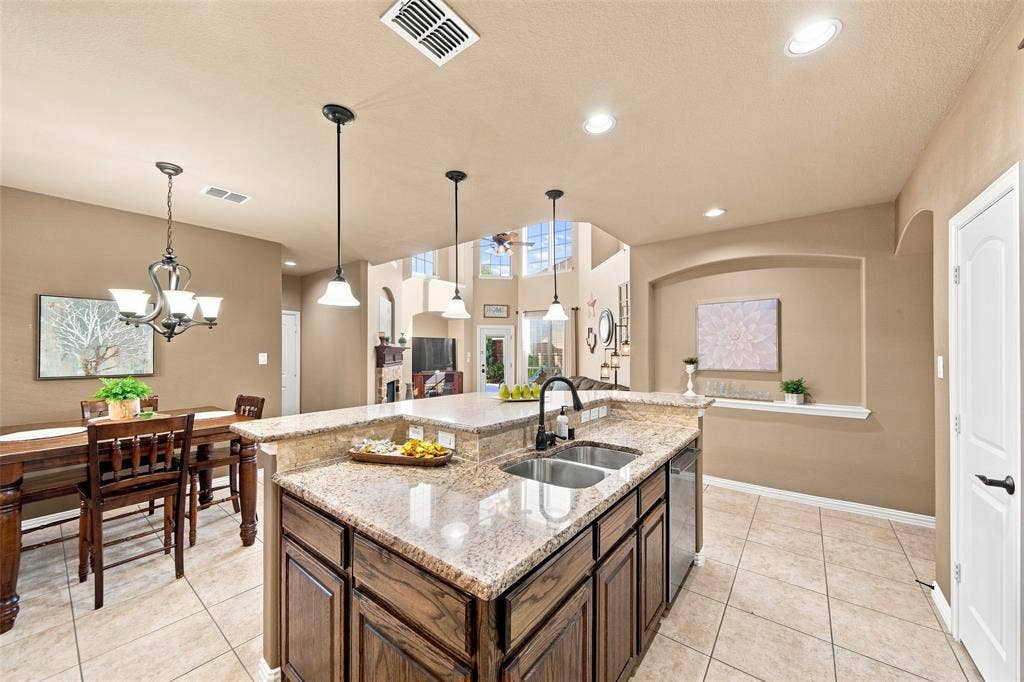 904 Cougar Drive, Allen, TX 75013 904 Cougar Drive, Allen, TX 75013