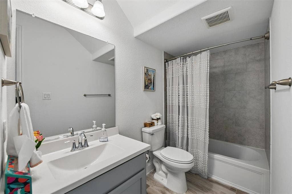 1477 Shooting Star Drive, Haslet, TX 76052 Downstairs bathroom close to bedroom No. 1