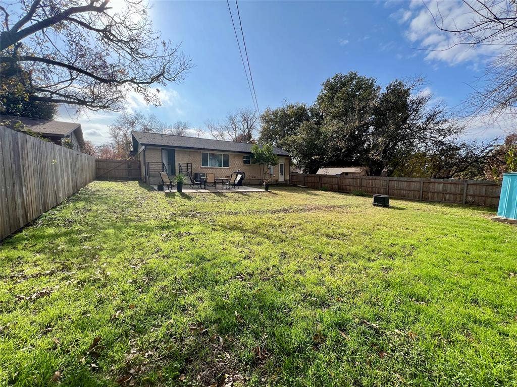 1113 Eric Avenue, Arlington, TX 76012 1113 Eric Avenue, Arlington, TX 76012