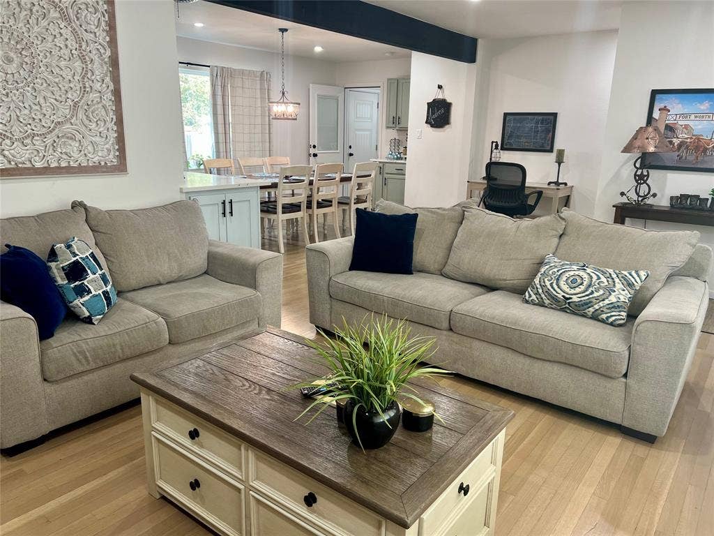 1113 Eric Avenue, Arlington, TX 76012 1113 Eric Avenue, Arlington, TX 76012