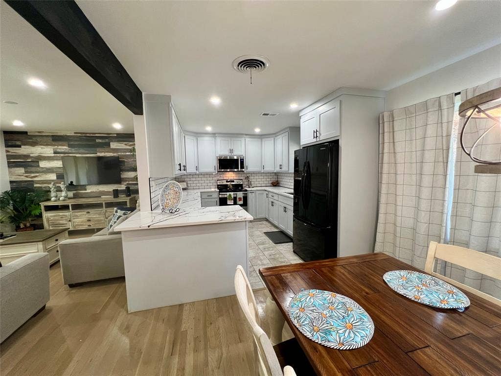 1113 Eric Avenue, Arlington, TX 76012 1113 Eric Avenue, Arlington, TX 76012