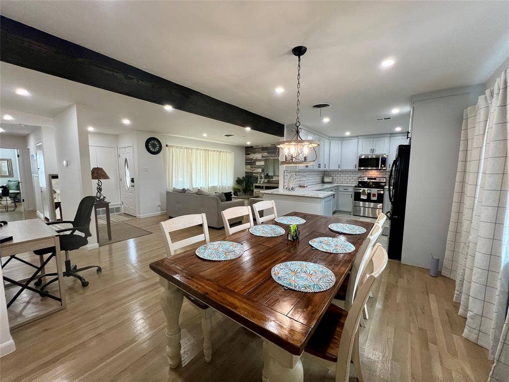 1113 Eric Avenue, Arlington, TX 76012 1113 Eric Avenue, Arlington, TX 76012