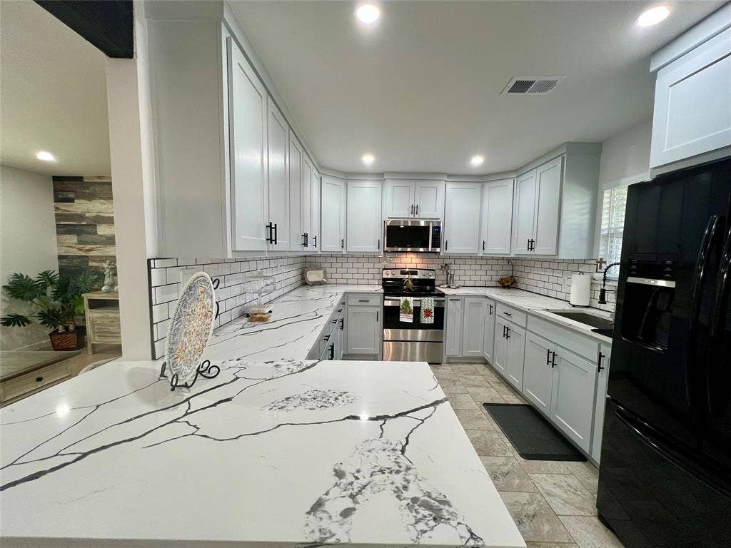 1113 Eric Avenue, Arlington, TX 76012 1113 Eric Avenue, Arlington, TX 76012