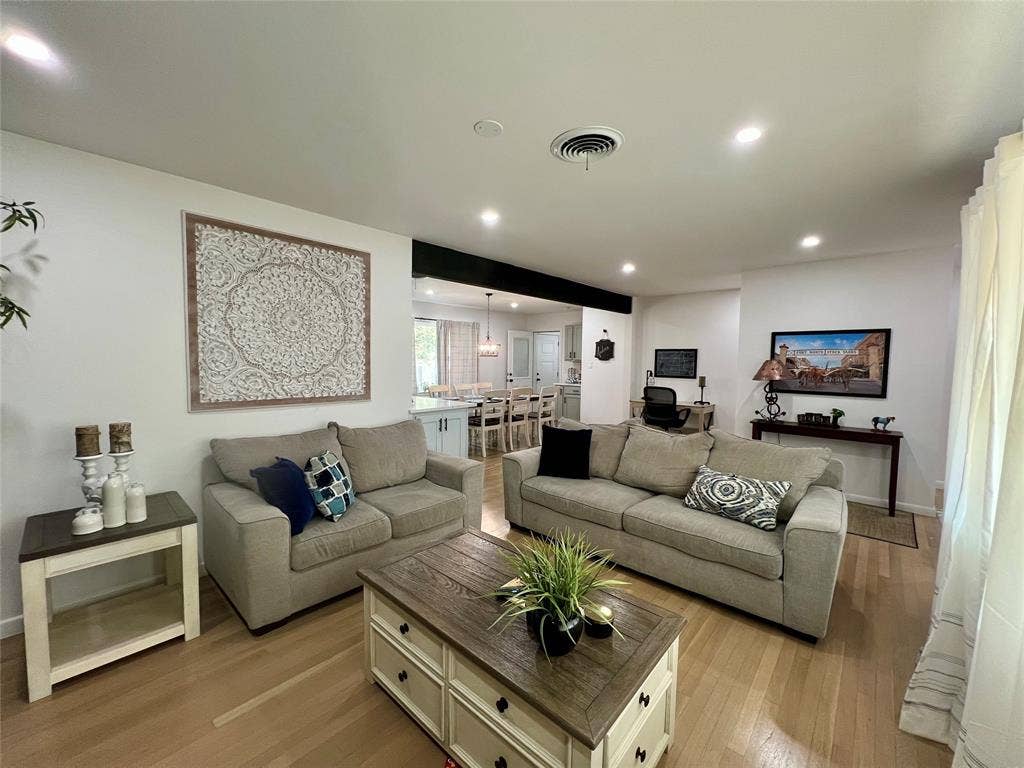 1113 Eric Avenue, Arlington, TX 76012 1113 Eric Avenue, Arlington, TX 76012