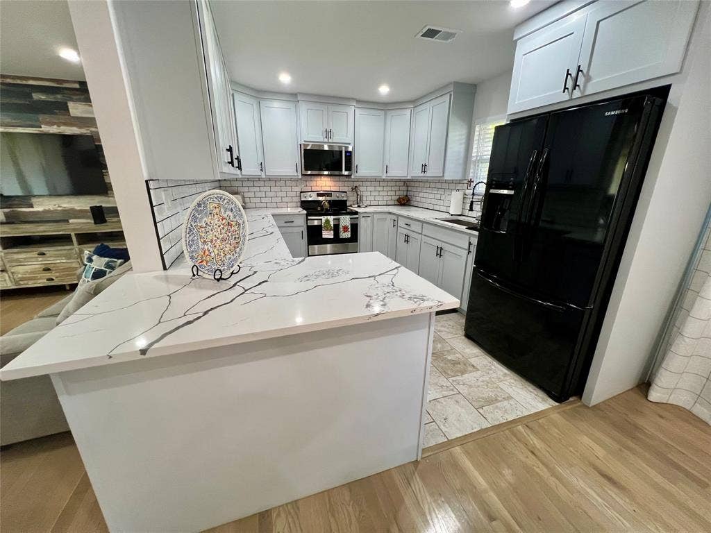 1113 Eric Avenue, Arlington, TX 76012 1113 Eric Avenue, Arlington, TX 76012