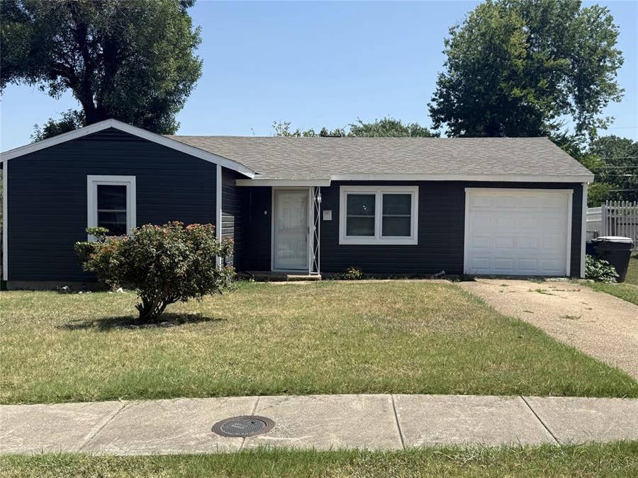 Property photo for 2374 Talco Dr, Dallas, TX