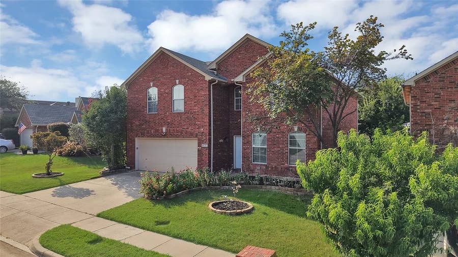 Property photo for 4833 Bridle Path Way, Fort Worth, TX
