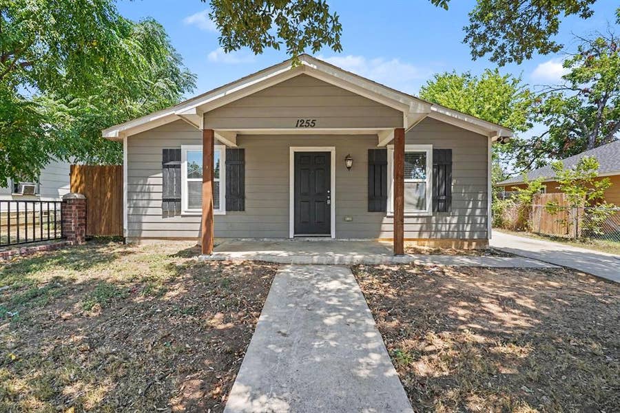 Property photo for 1255 E Davis Avenue, Fort Worth, TX