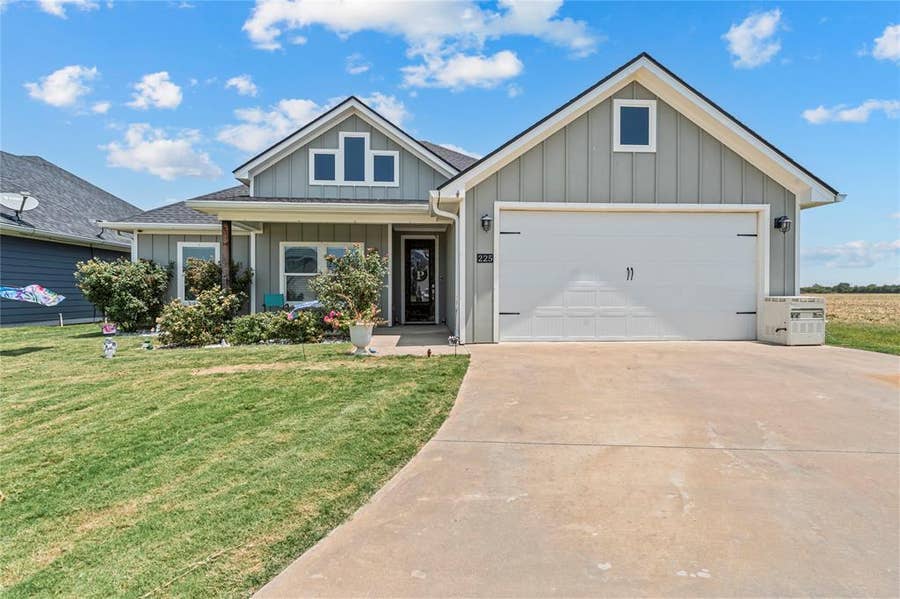 Property photo for 225 Swan Lake, Waco, TX