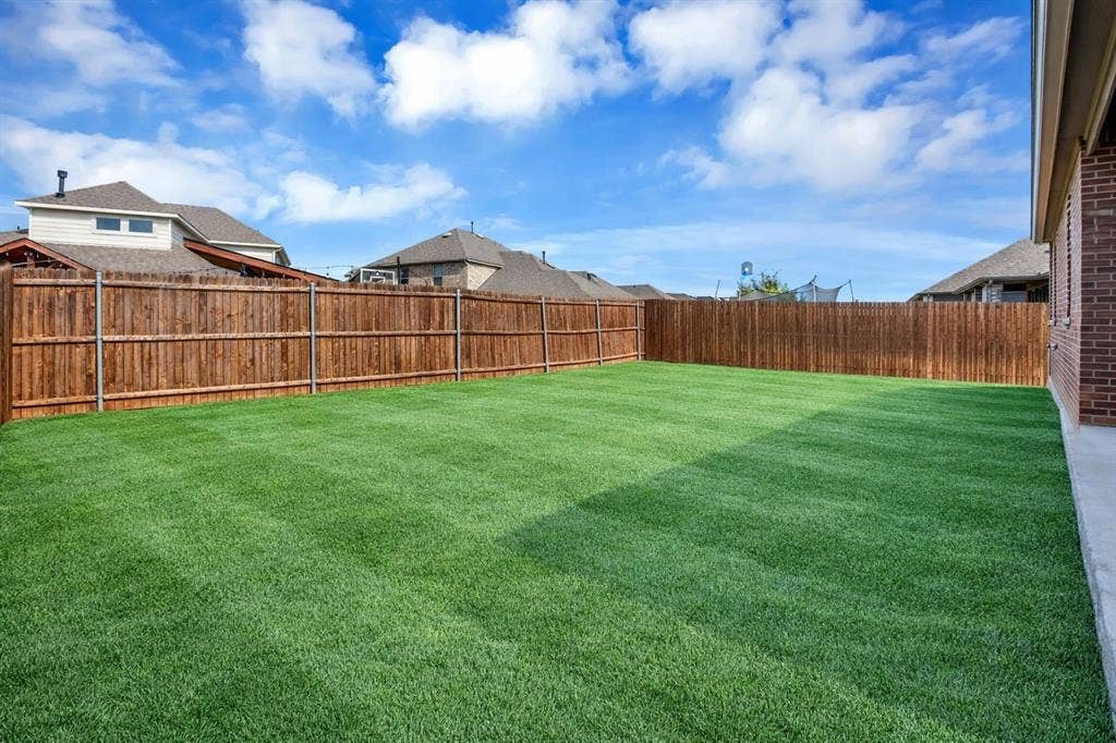3106 Maverick Drive, Heath, TX 75126 Expansive green lawn with a defined perimeter fence