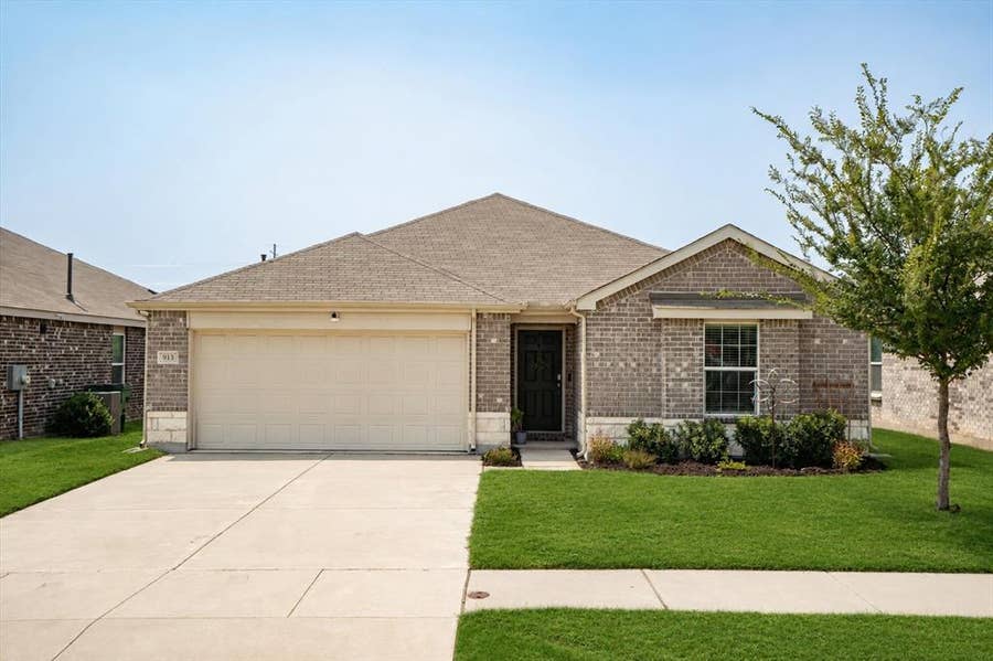 Property photo for 913 Dressage Drive, Haslet, TX