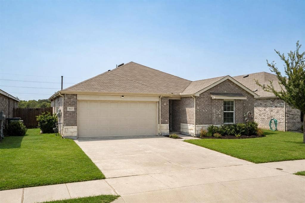 913 Dressage Drive, Haslet, TX 76052 Welcome Home!