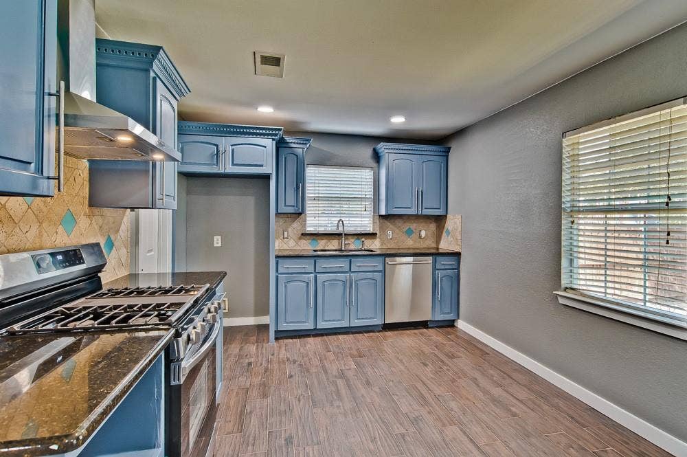 3039 Grayson Drive, Dallas, TX 75224 3039 Grayson Drive, Dallas, TX 75224