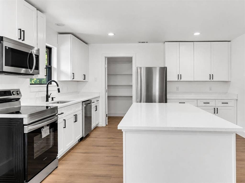 7207 Greenspan Avenue, Dallas, TX 75232 7207 Greenspan Avenue, Dallas, TX 75232