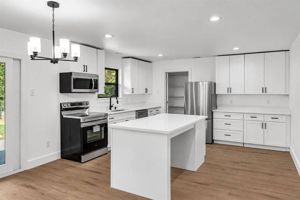 7207 Greenspan Avenue, Dallas, TX 75232 7207 Greenspan Avenue, Dallas, TX 75232
